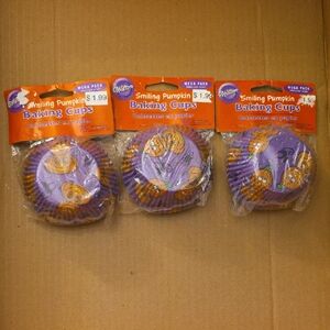 Wilton Smiling Pumpkin Baking Cups - Purple and Orange